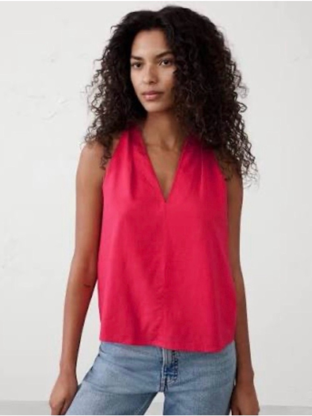 Banana Republic Sleeveless V-Neck Camisole in Vibrant Red